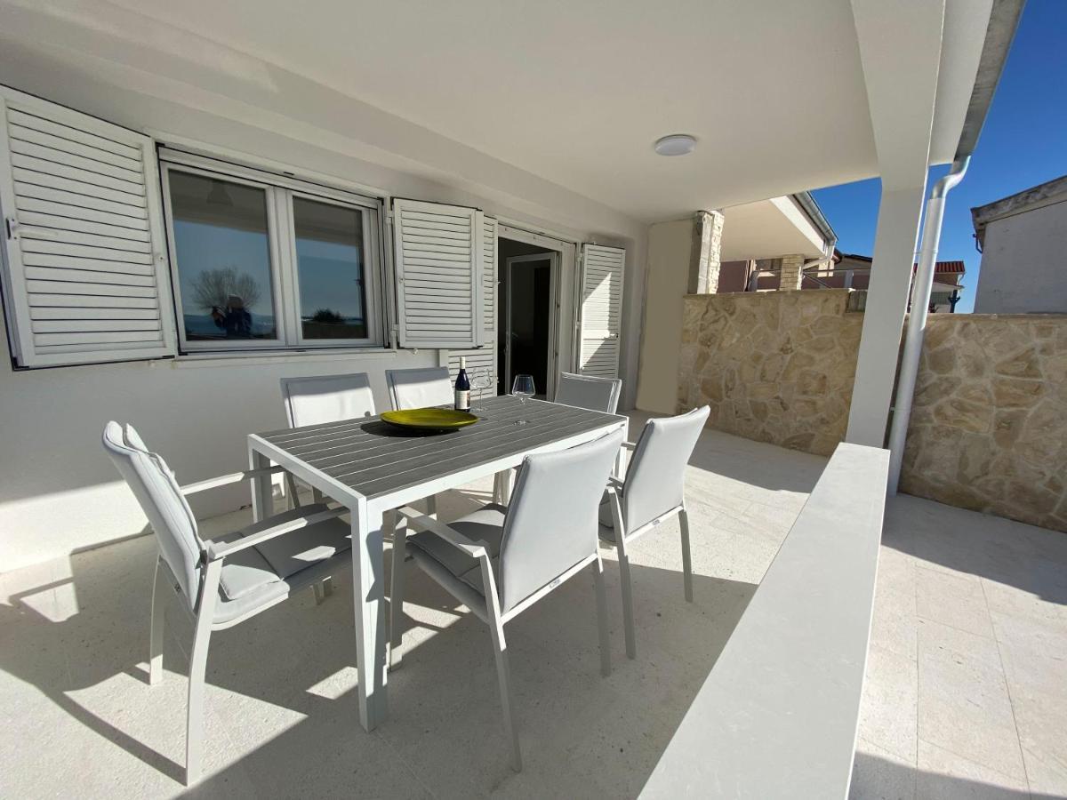 Holiday House Laura Vir Exterior photo